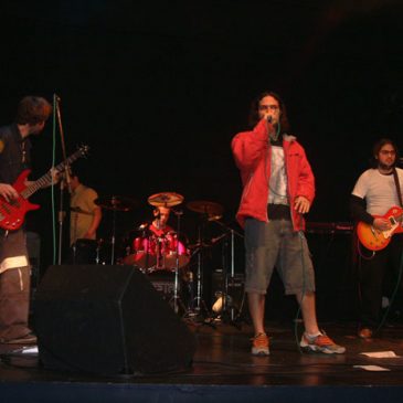 Bandas fazem show no Teatro Rosário Fusco