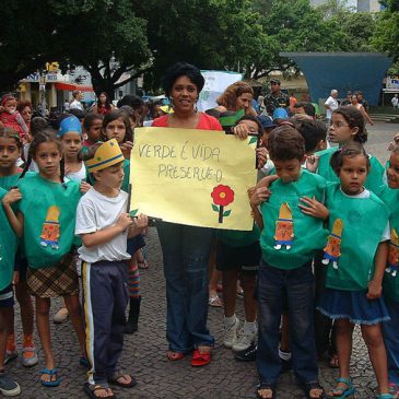 Alunos da BD em passeata pelo meio ambiente