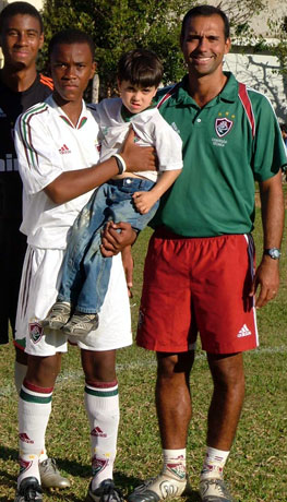 Ex-integrante do Bola Cheia entra em campo pelo Fluminense