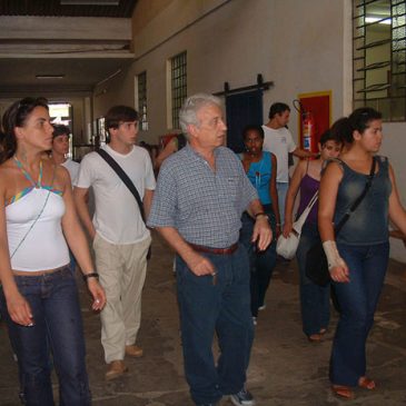 Estudantes da UFJF visitam o Instituto Chica Peixoto