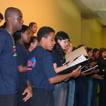 Coral do Colégio Cataguases na Programação de Natal