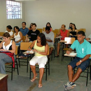 Alunos da FIC realizam aulas de reforço no Telechica