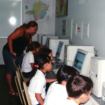 Biblioteca Digital recebe alunos da rede pública