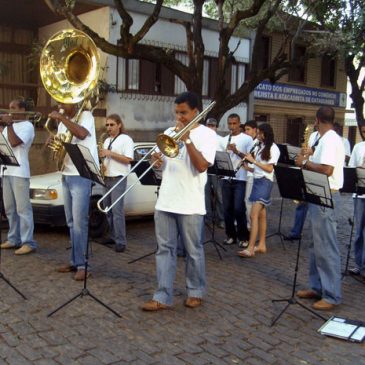 Comemoração, Música e Tradição