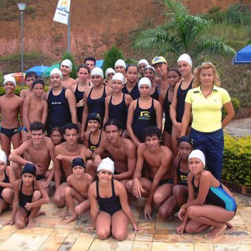 Projeto Tibum promove clínica de natação com campeã russa